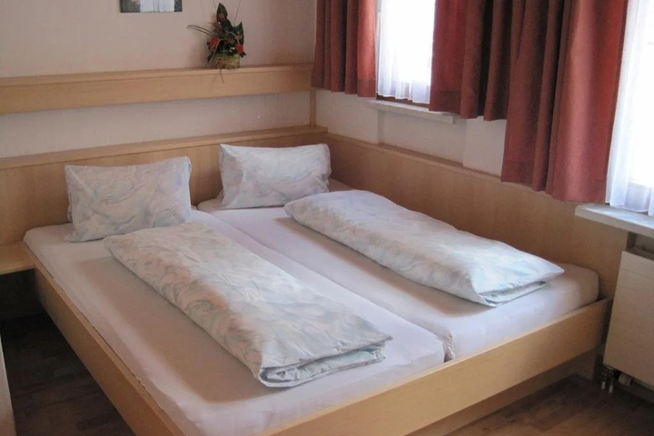 Room 5 of 14