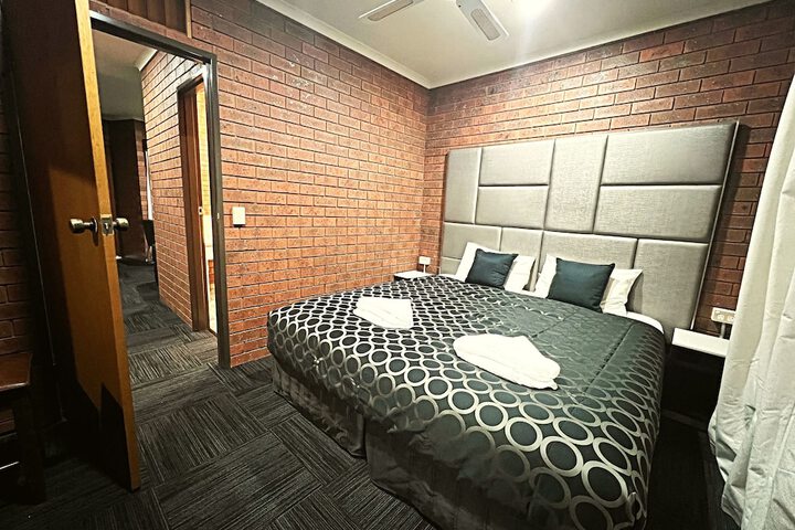 Room 2 of 40