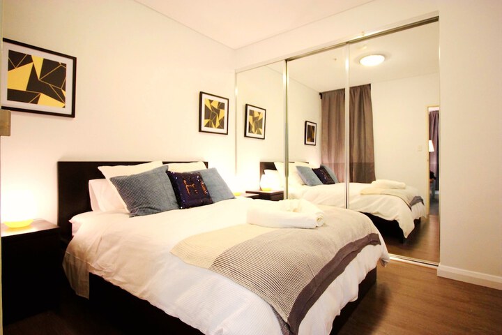 Room 2 of 10
