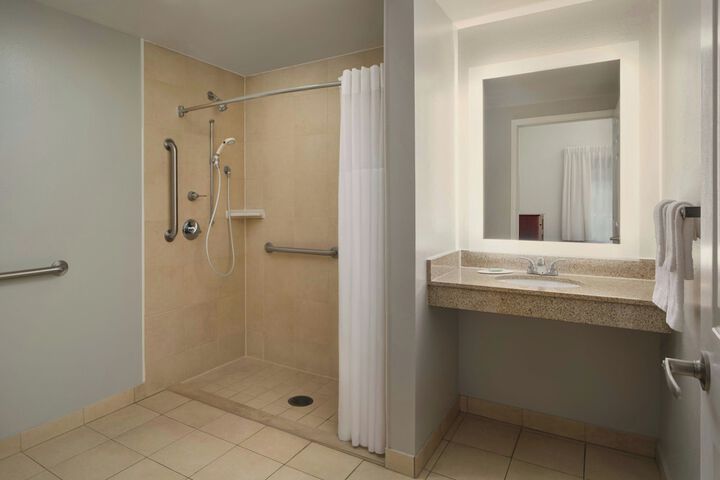Room 21 of 32