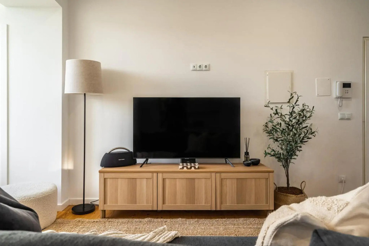 Room 6 of 16