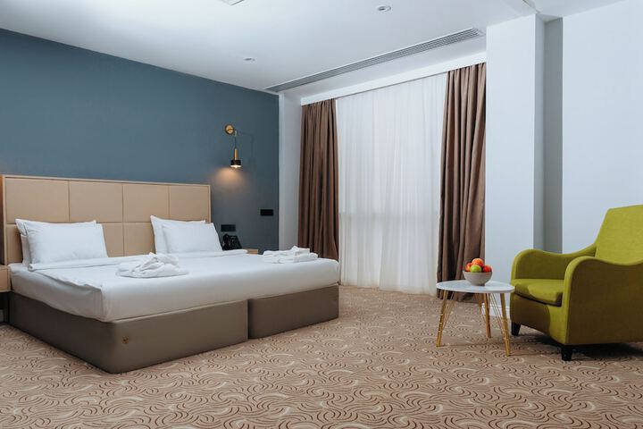 Room 9 of 173