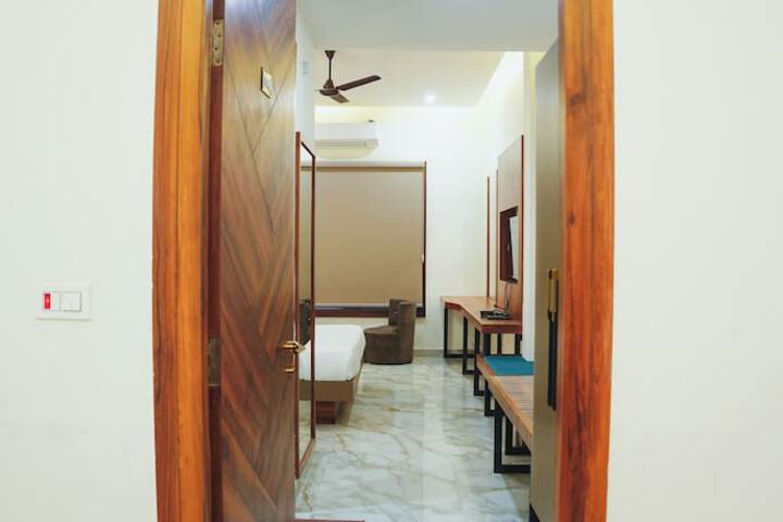 Room 4 of 11