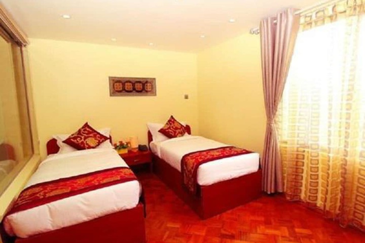 Room 9 of 34