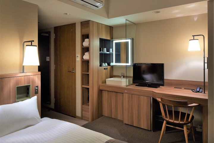 Room 17 of 35