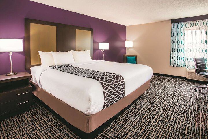 1 King Bed (14 of 14)