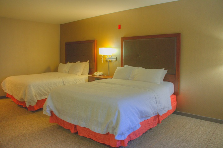 2 Queen Beds (8 of 12)
