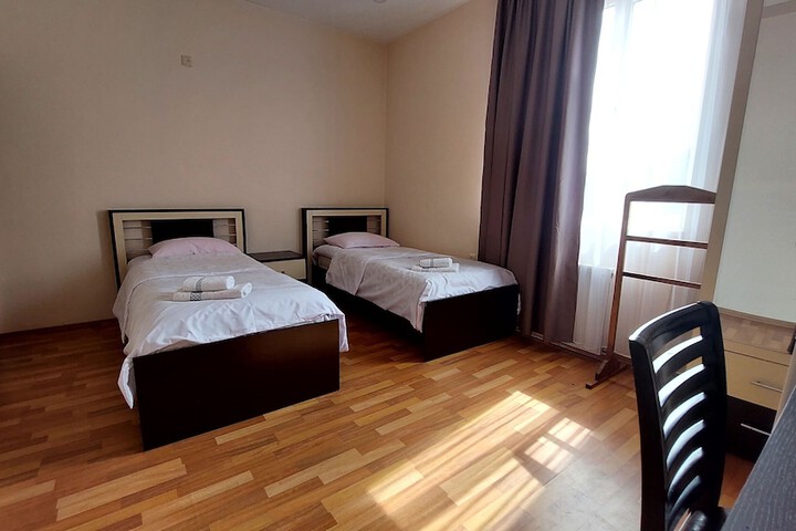 Room 10 of 34