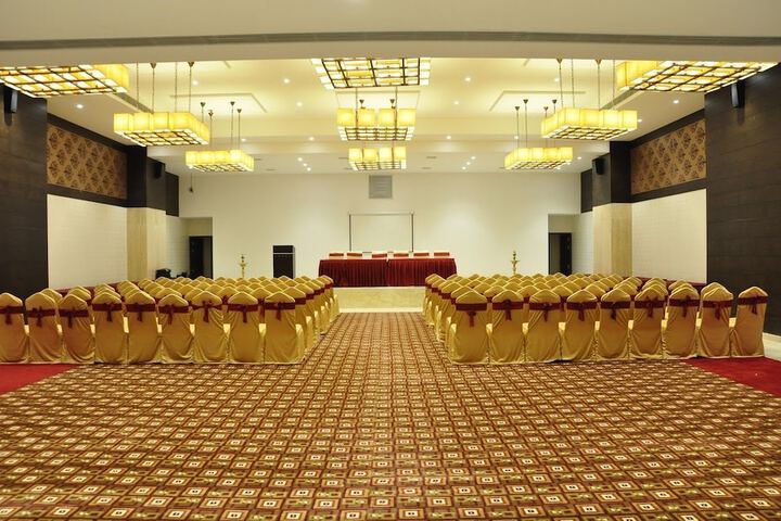Ballroom/Hall 37 of 56