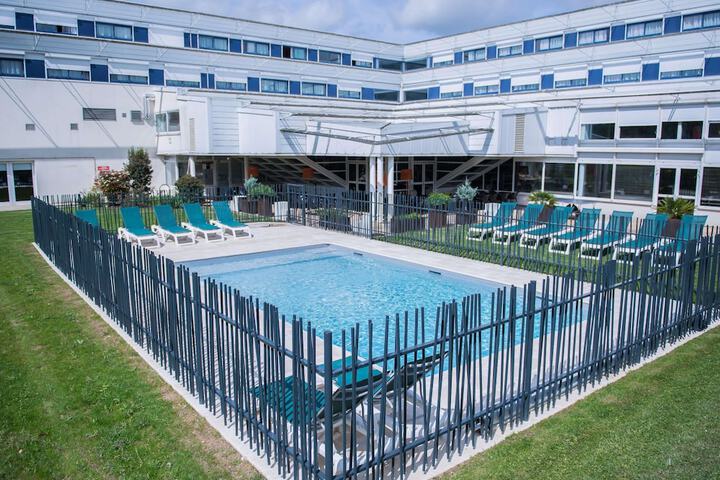 Hotel with Pool