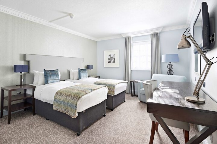 Room 12 of 108