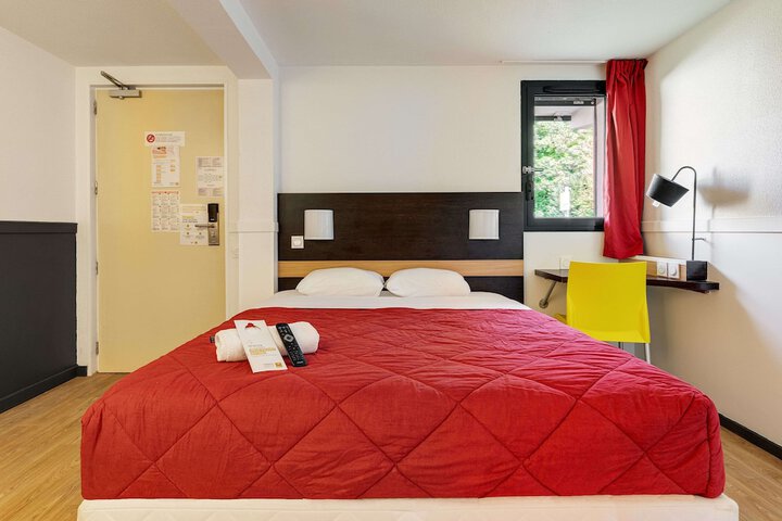 Room 10 of 30