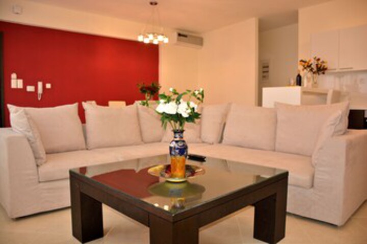 Room 32 of 64