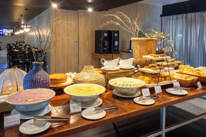 Breakfast/Coffee Service 108 of 132