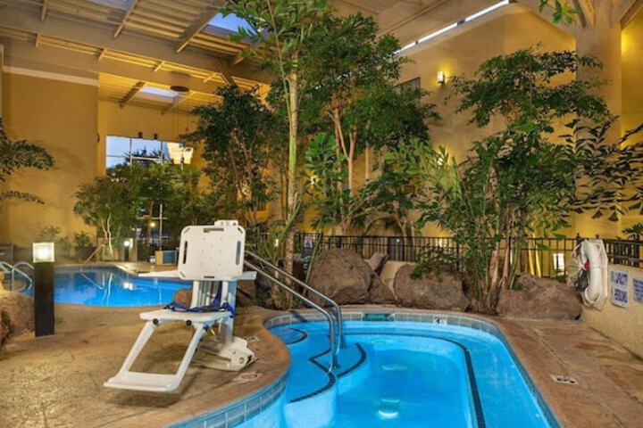 Indoor spa tub