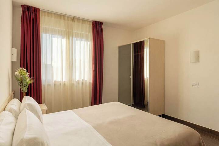 Room 10 of 76