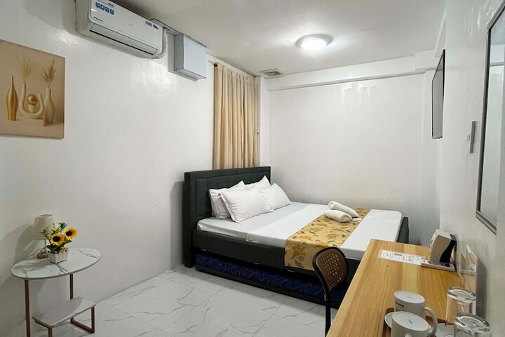 Room 5 of 20