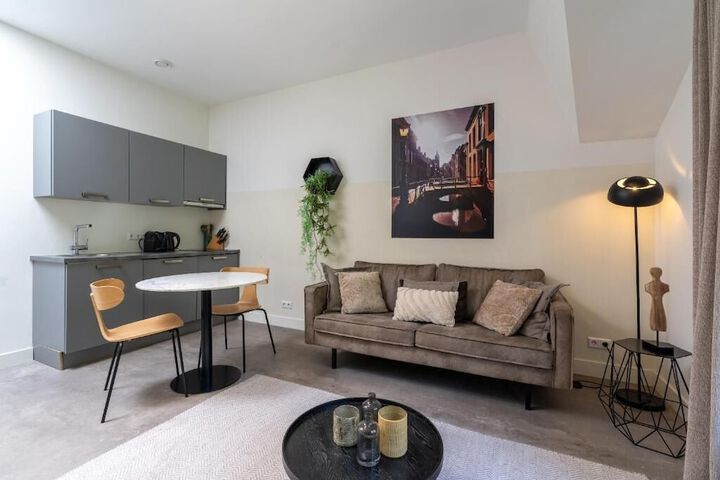 Room 6 of 21