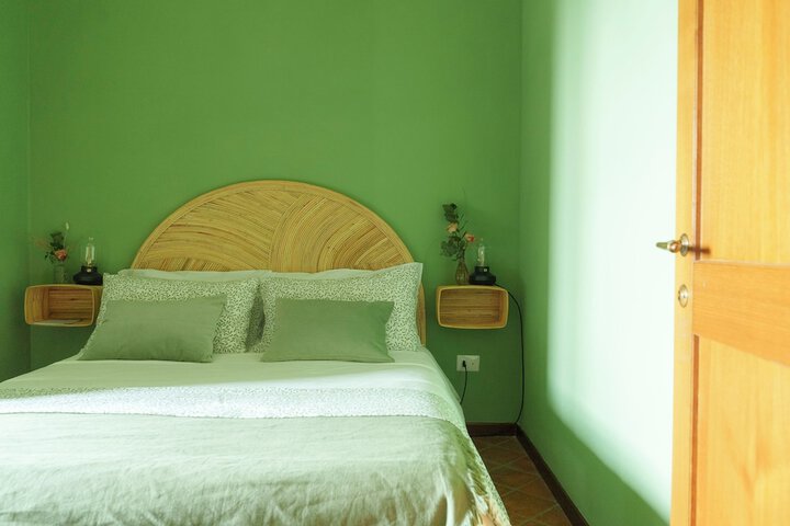 Room 2 of 32