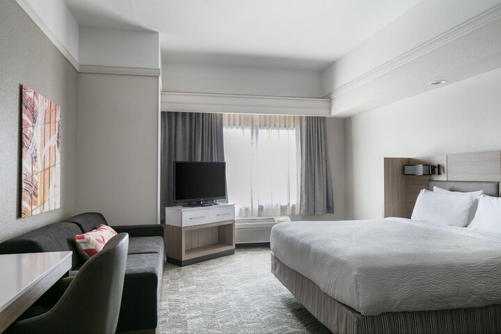 Room 10 of 32