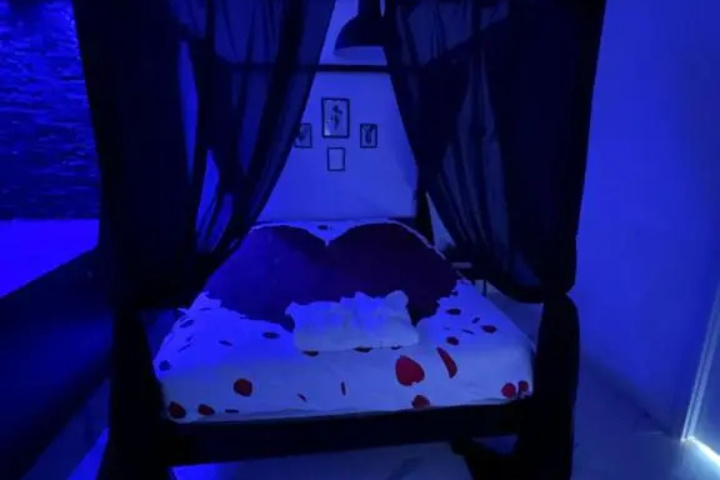 Room 2 of 8