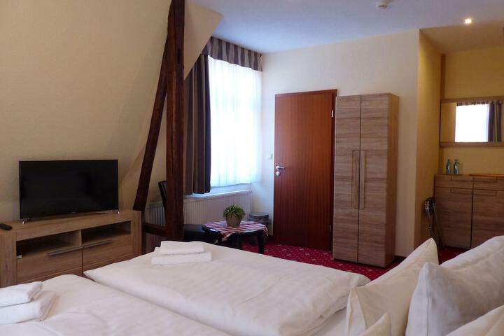 Room 8 of 47