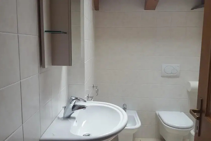 Room 8 of 11