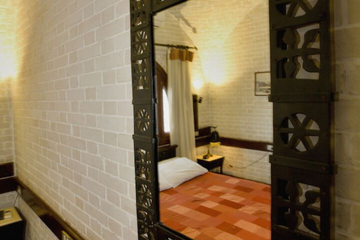 Room 13 of 43