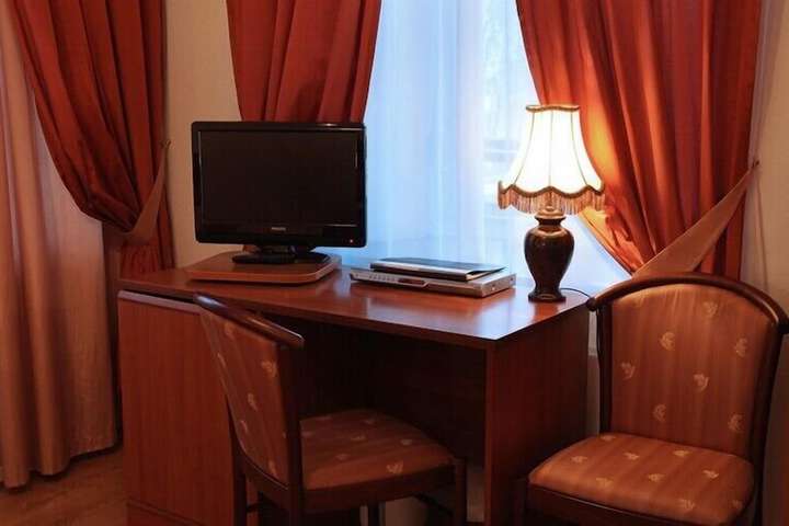 Room 2 of 87