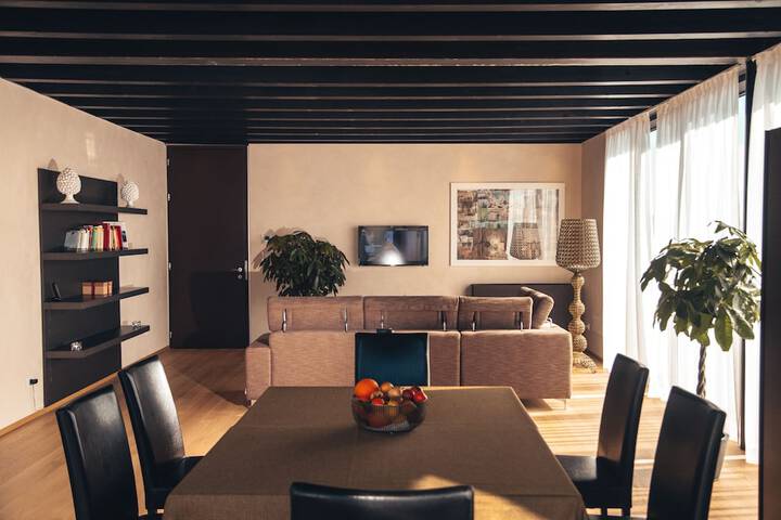Room 8 of 32