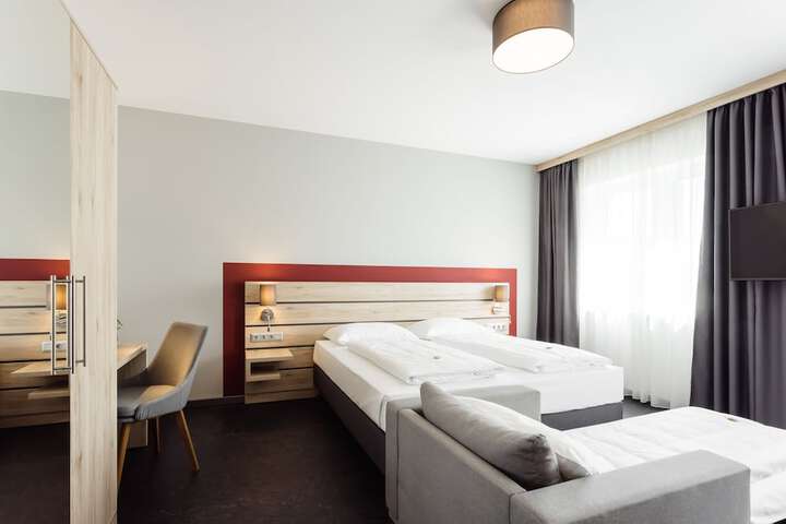 Room 44 of 104