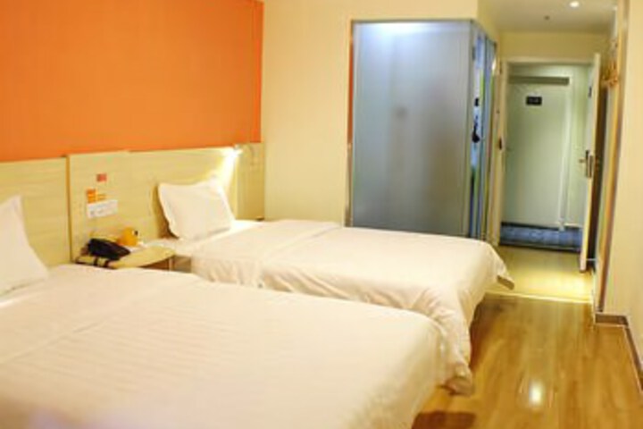 Room 2 of 8
