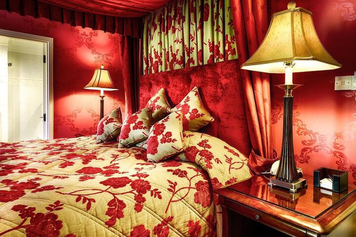 Room 22 of 80
