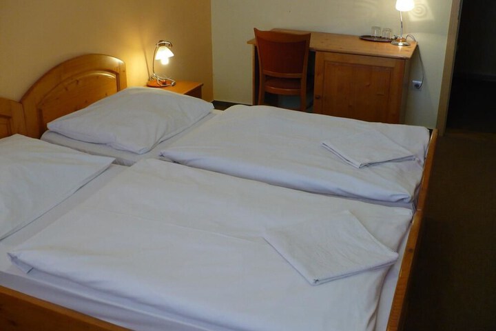 Room 16 of 42