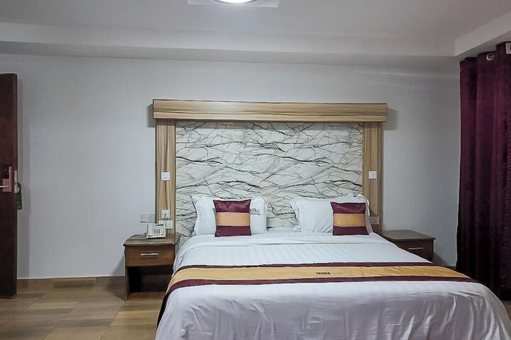 Room 8 of 48
