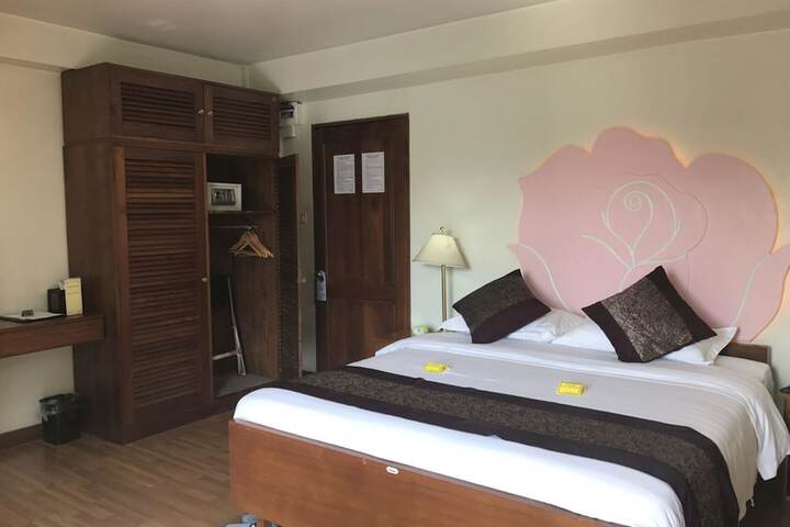 Room 15 of 38