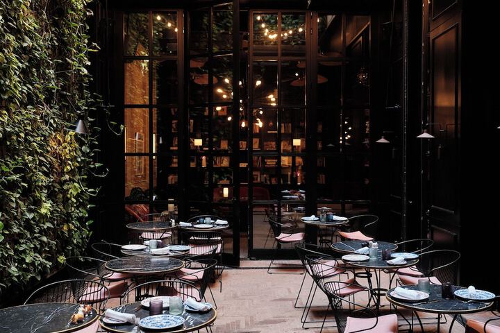 Dining 45 of 63