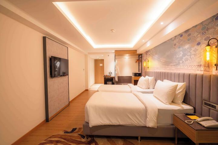 Room 25 of 53