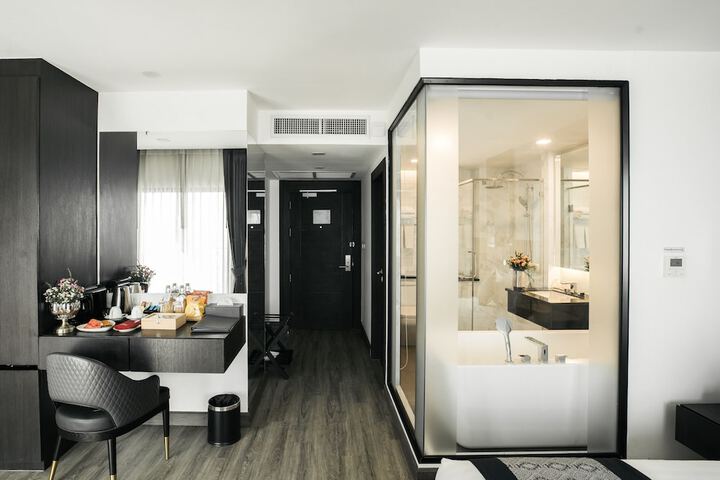 Room 10 of 74