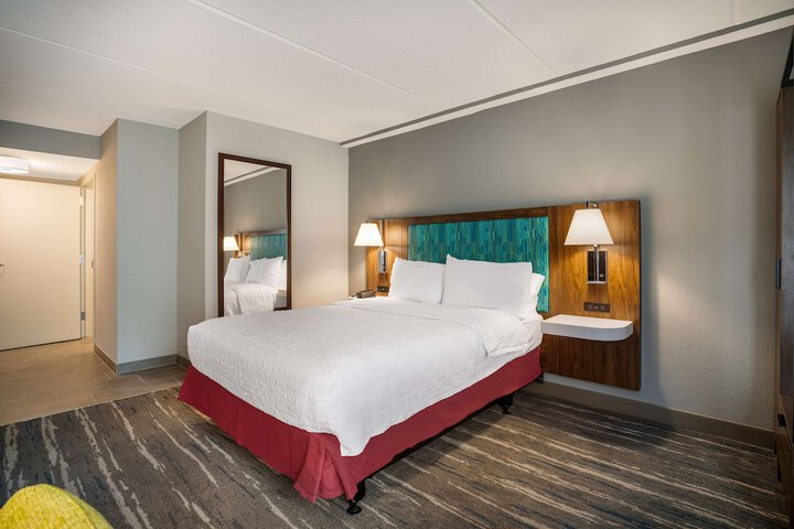 2 Queen Beds with Refrigerator, Microwave (2 of 14)