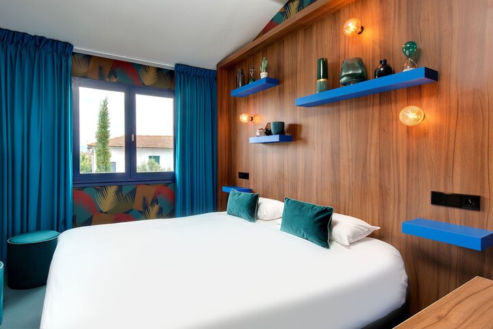 Room 33 of 140