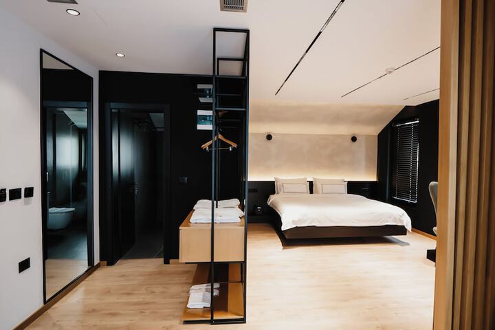 Room 18 of 27