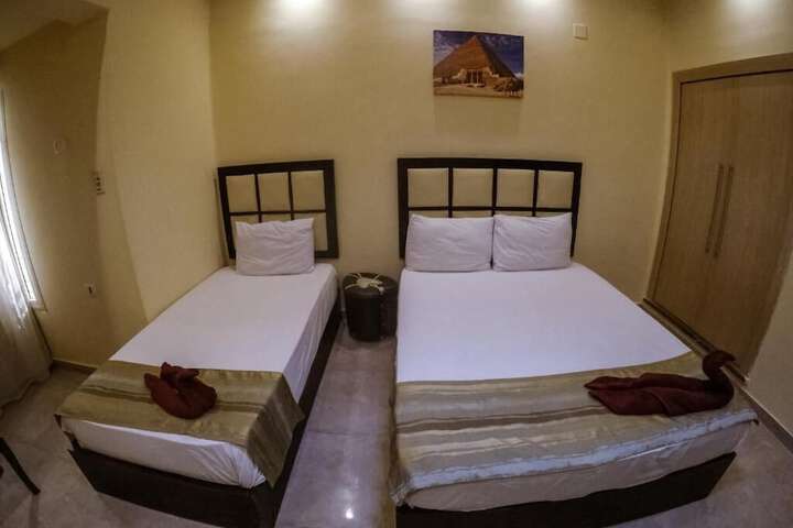 Room 2 of 33