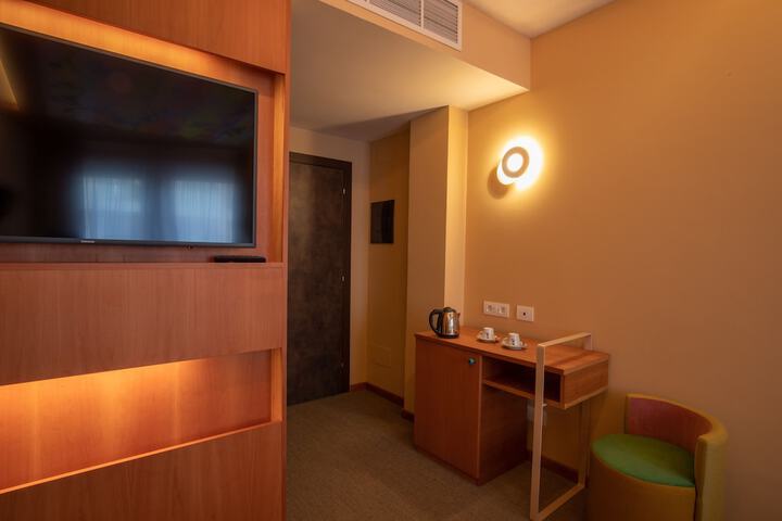 Room 23 of 153