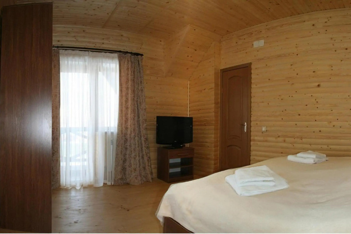 Room 5 of 14