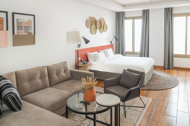 Room 8 of 43