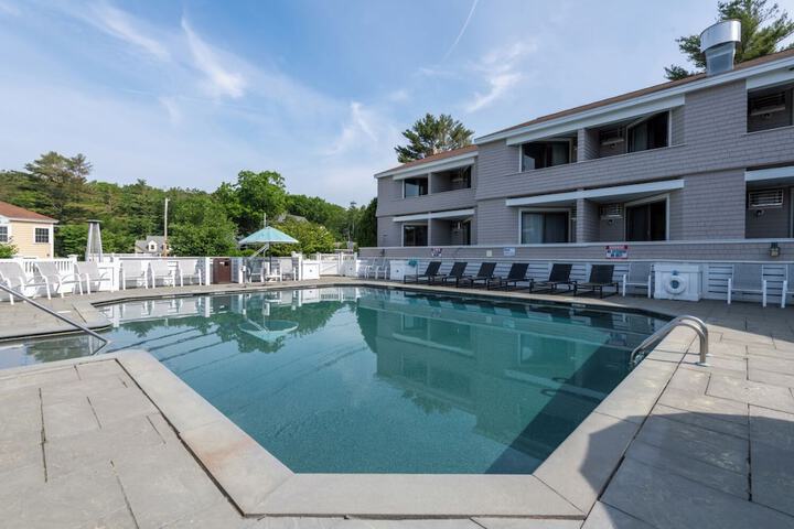 Pool 91 of 105