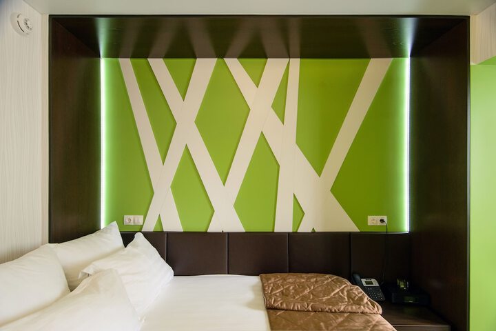 Room 14 of 37
