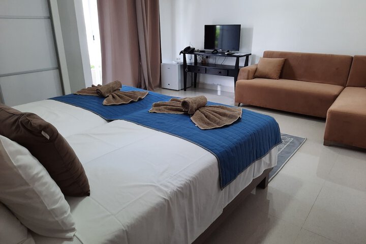 Room 8 of 16