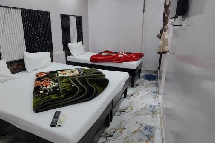 Room 2 of 10